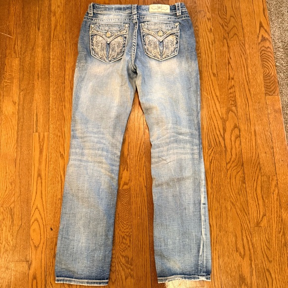 Miss Me mid rise easy strait jeans. Size 28 x 31.5 - Picture 3 of 7